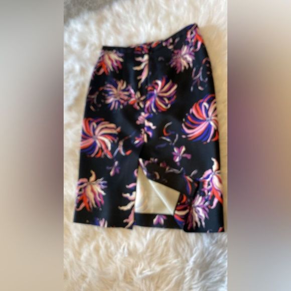 EMILIO PUCCI
Patterned wool and silk skirt - Picture 4 of 11